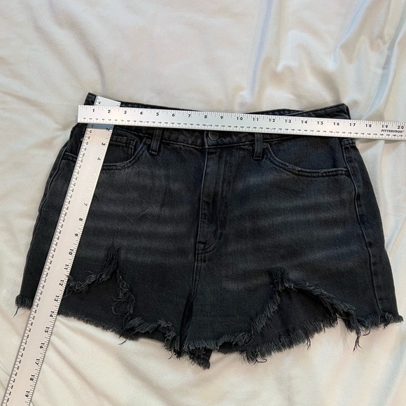 KanCan Black Distressed Frayed Jean Shorts Size 13/30 - Picture 9 of 10